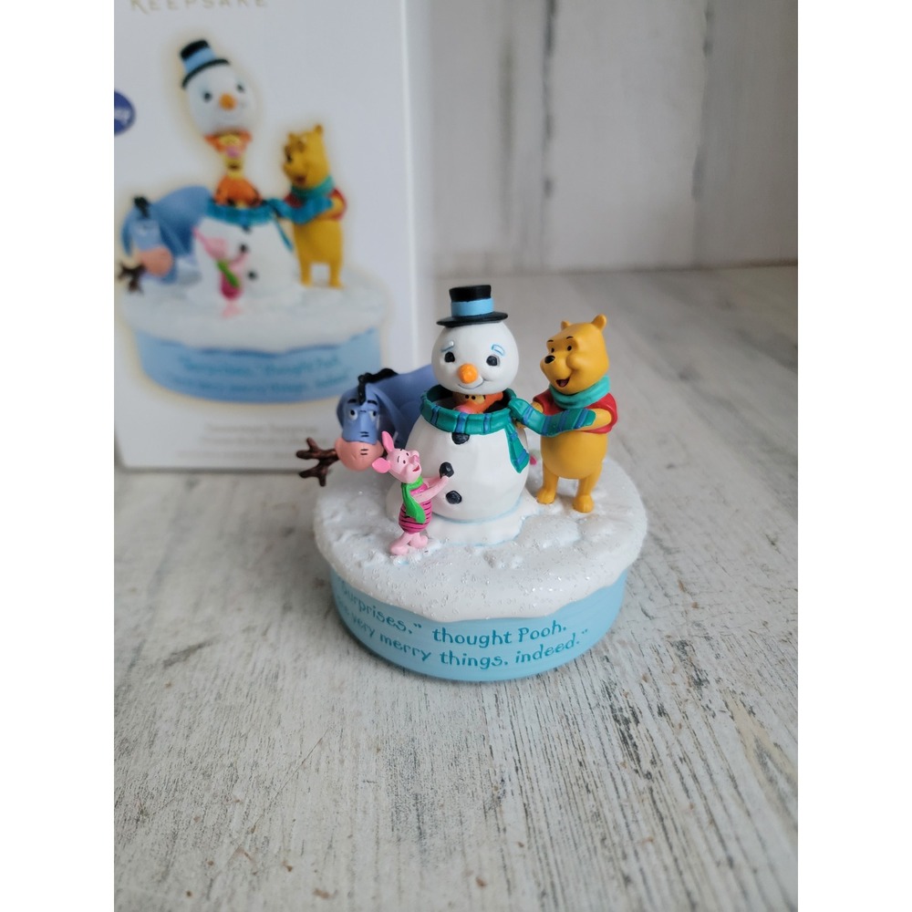 Hallmark‎ snowman surprise Winnie Pooh magic motion ornament Xmas
